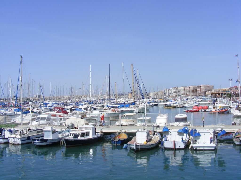 Apartamento Berry Playa Naufragos Torrevieja Kültér fotó