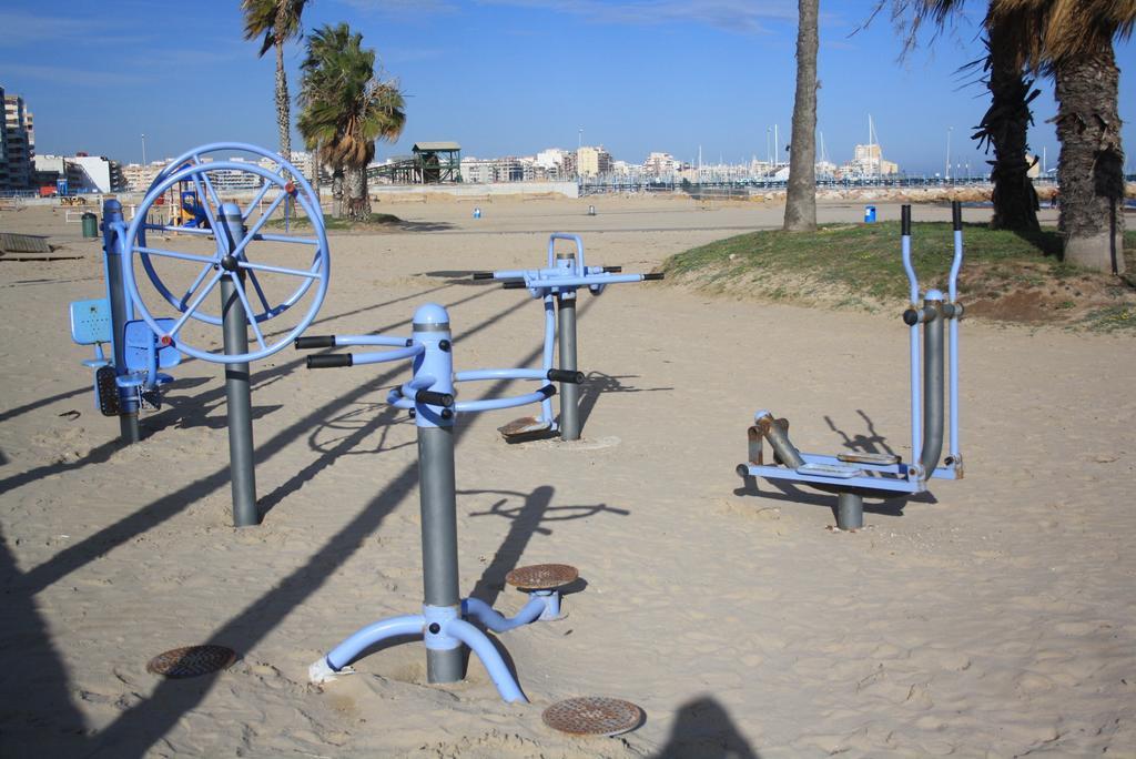 Apartamento Berry Playa Naufragos Torrevieja Kültér fotó